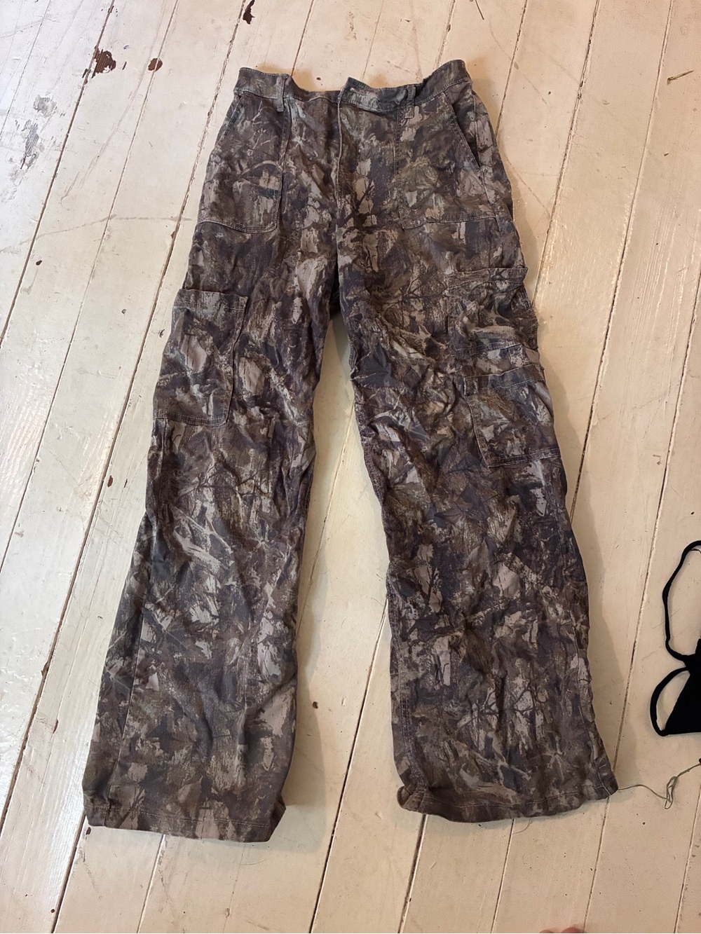No Boundaries Real Tree Wide Leg Camo Print Cargo Pants in Olive Brown - Picture 2 of 5